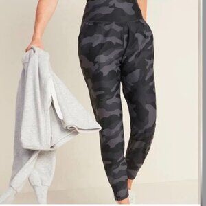 NWT Old Navy High Rise Power Soft Black/Gray Camo Joggers Women's M